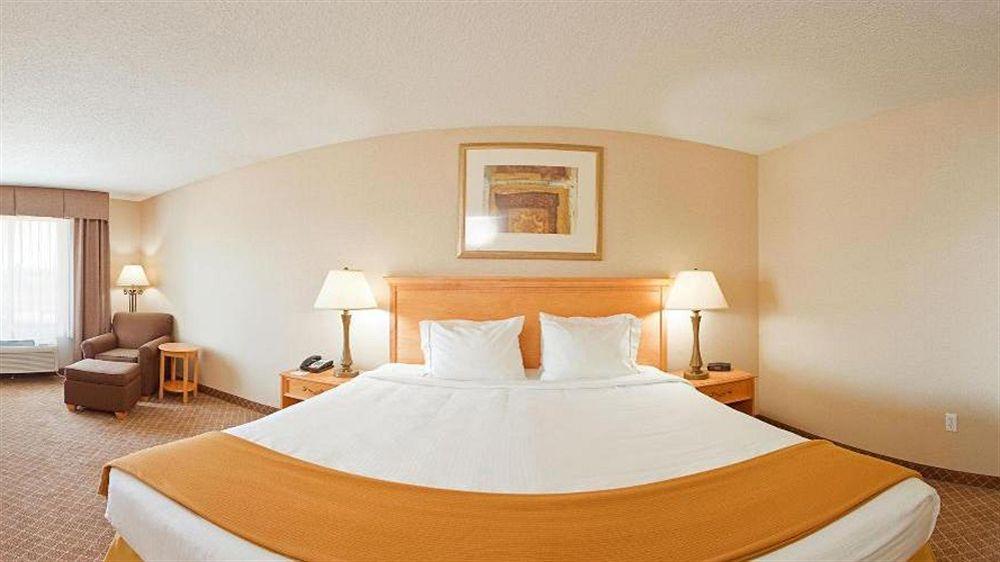Holiday Inn Express Hotel & Suites Chesterfield - Selfridge Area By Ihg Екстериор снимка