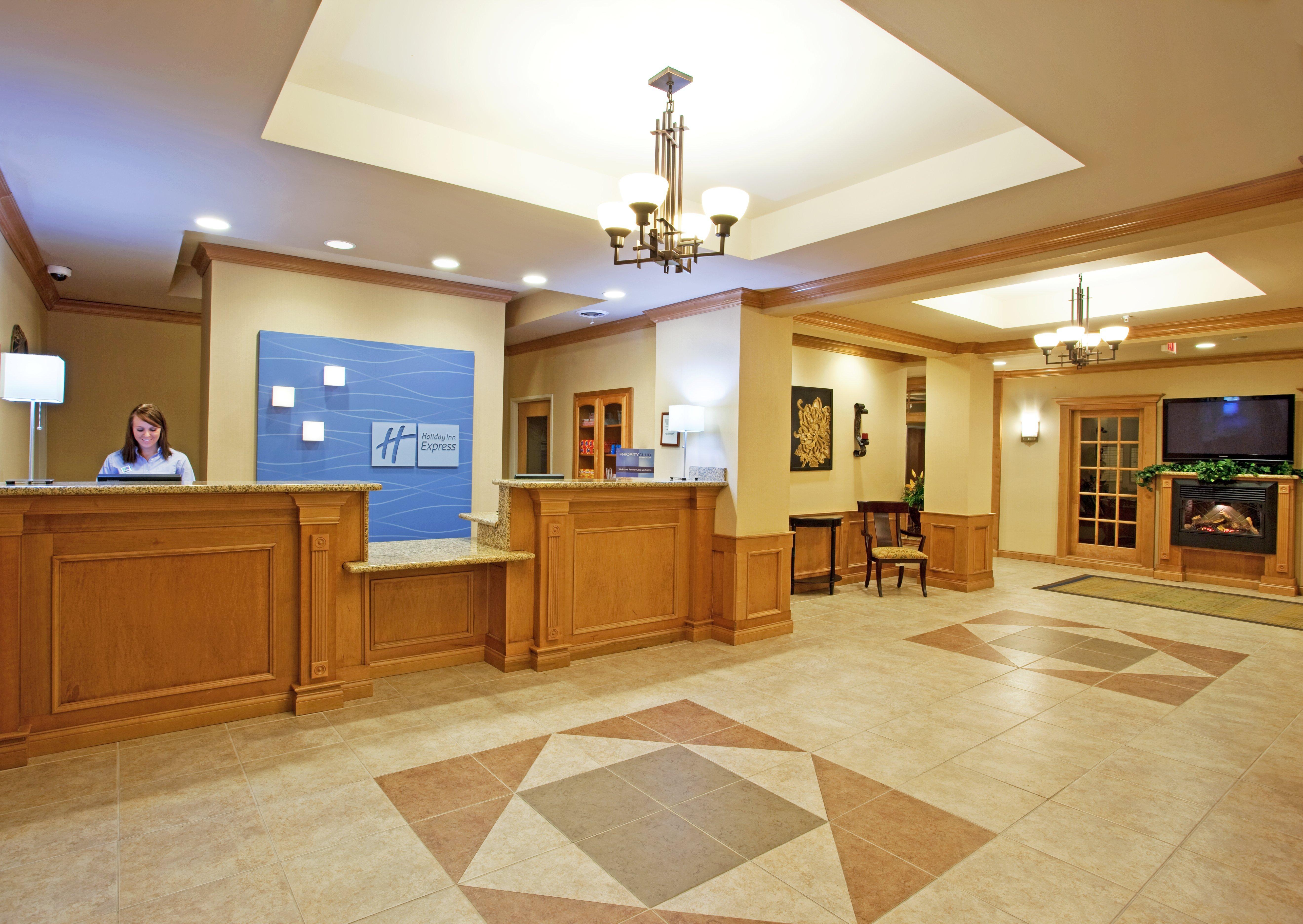 Holiday Inn Express Hotel & Suites Chesterfield - Selfridge Area By Ihg Екстериор снимка