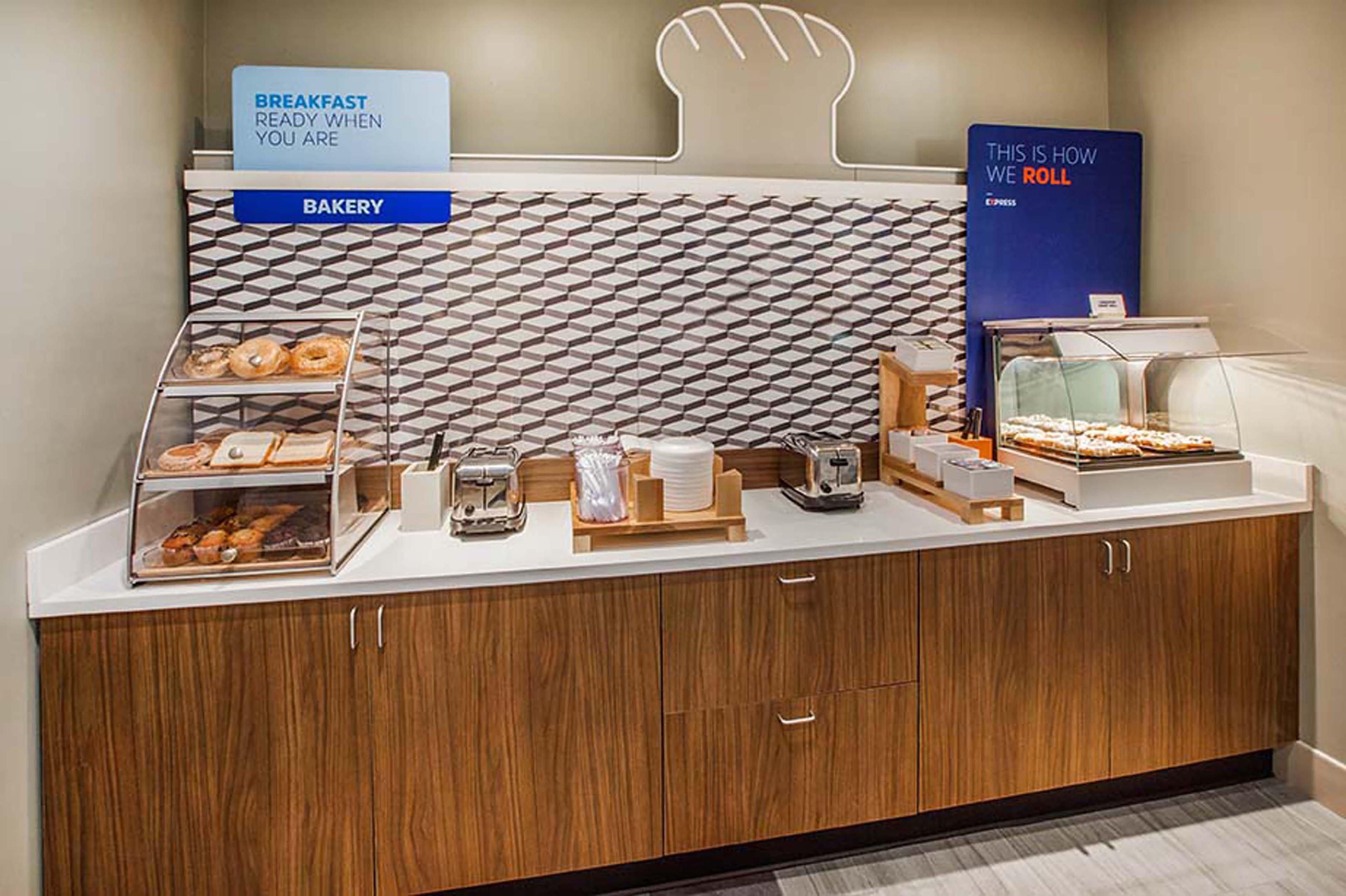 Holiday Inn Express Hotel & Suites Chesterfield - Selfridge Area By Ihg Екстериор снимка