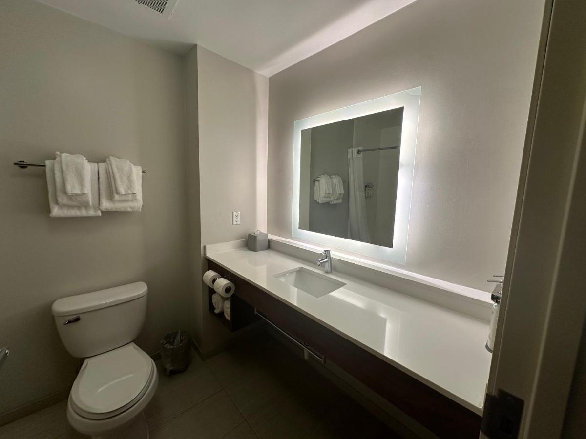 Holiday Inn Express Hotel & Suites Chesterfield - Selfridge Area By Ihg Екстериор снимка