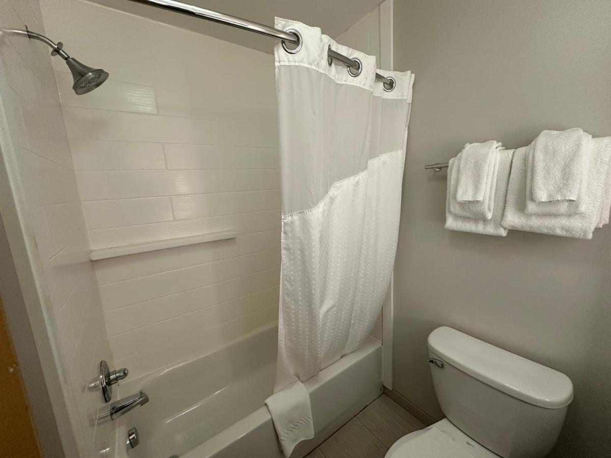 Holiday Inn Express Hotel & Suites Chesterfield - Selfridge Area By Ihg Екстериор снимка