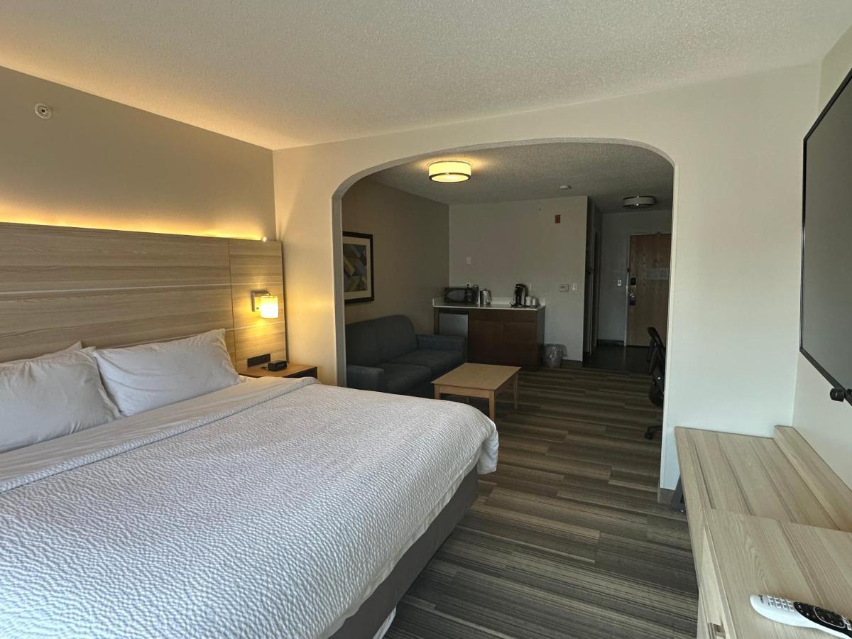Holiday Inn Express Hotel & Suites Chesterfield - Selfridge Area By Ihg Екстериор снимка