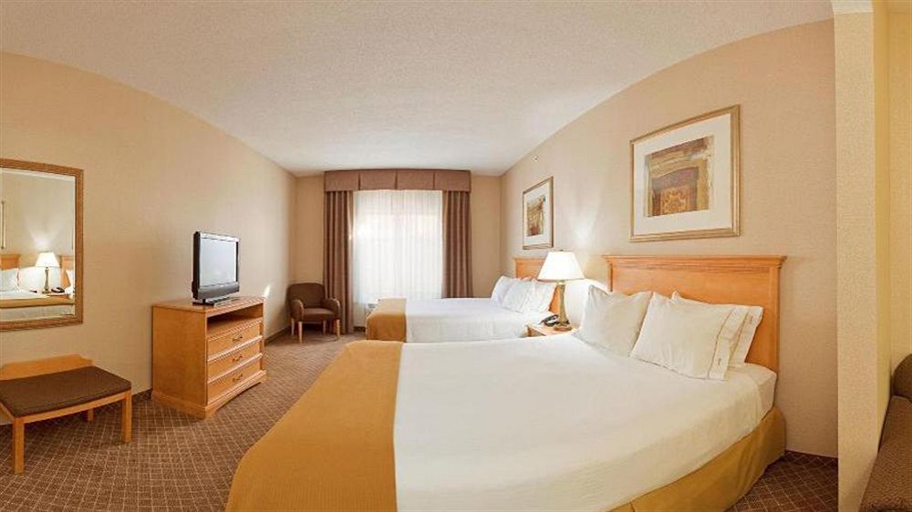 Holiday Inn Express Hotel & Suites Chesterfield - Selfridge Area By Ihg Екстериор снимка