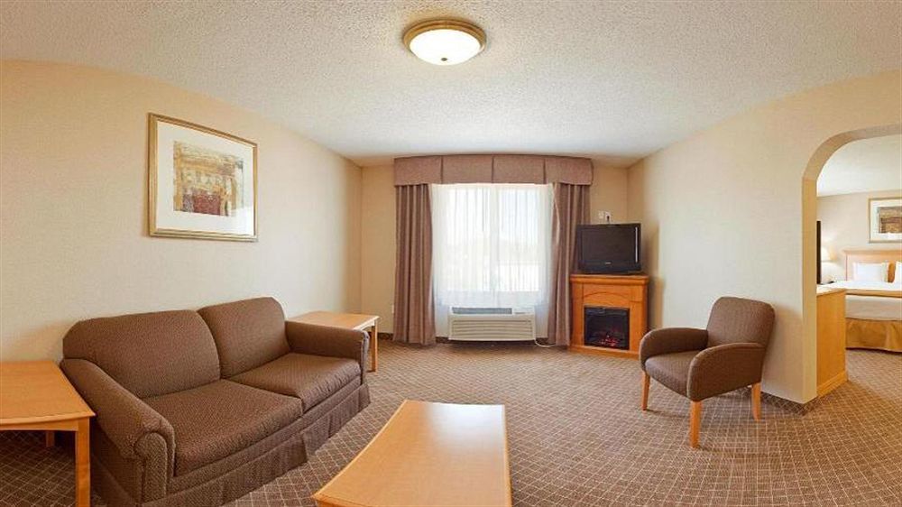 Holiday Inn Express Hotel & Suites Chesterfield - Selfridge Area By Ihg Екстериор снимка